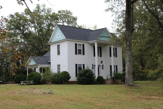 Building Photo - 2821 Saluda Rd