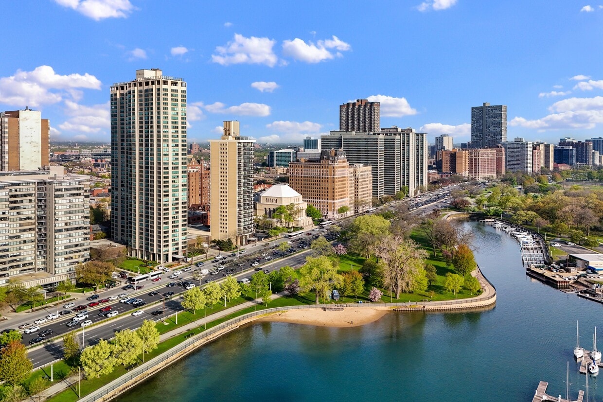 Foto principal - 3450 N. Lake Shore Drive