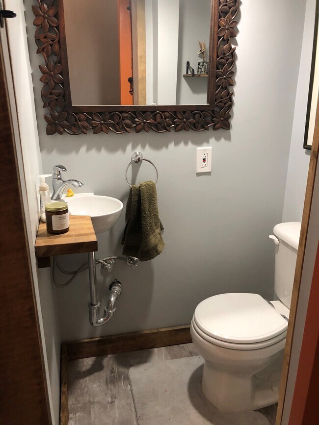 Medio baño (primer piso) - 3 Rickenbach St
