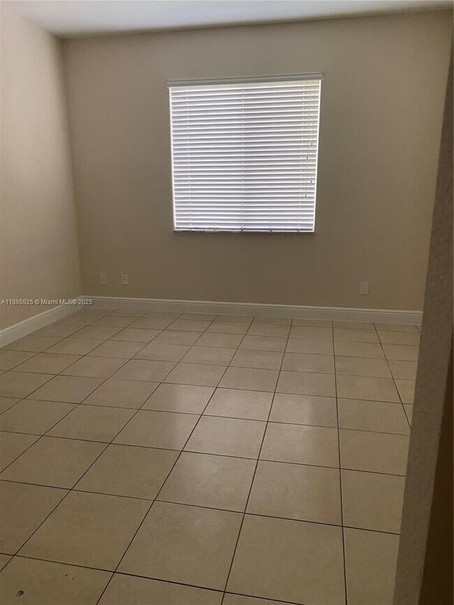 Building Photo - 65 SW 16th Ave