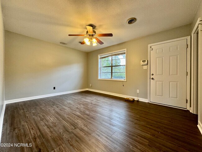 Foto del edificio - 526 W Thurman Rd