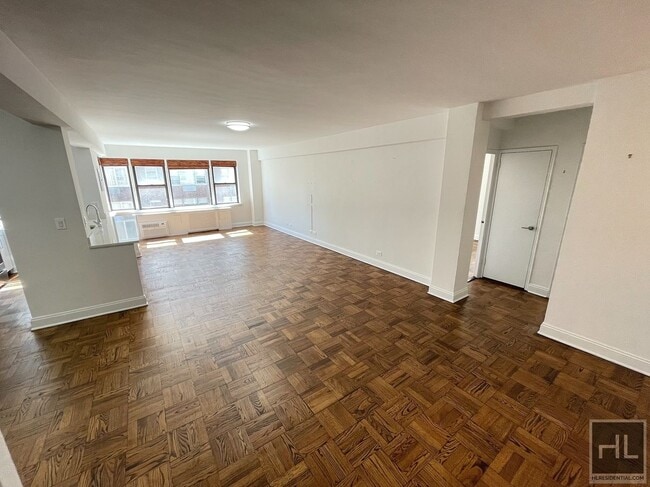 Building Photo - GORGEOUS 4 BED IN BEEKMAN PLACE!
