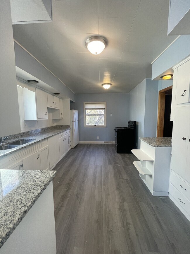 Building Photo - 2413 Fredrickson