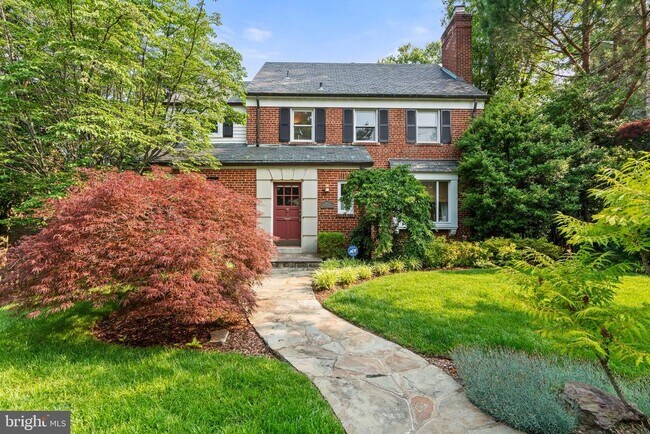 Foto del edificio - 4317 Warren St NW
