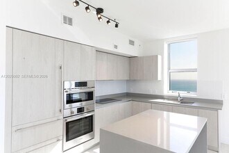 Building Photo - 4010 S Ocean Dr