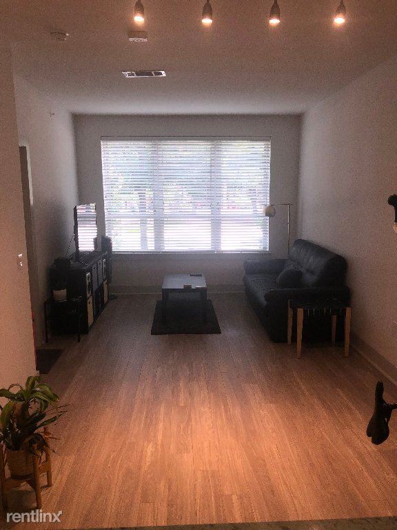 Foto del edificio - 1 br, 1 bath Apartment - 8270 Meadow Rd