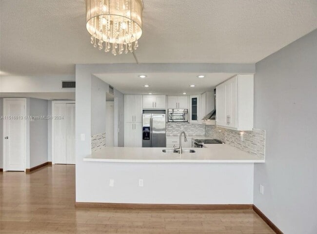 Building Photo - $2,900MONTHLY;11930 N BAYSHORE DR #601 NOR...