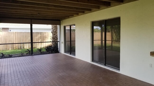 Foto del edificio - 14507 Larkspur Ln