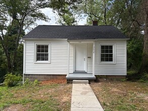 Building Photo - 2604 Lyndhurst Ave