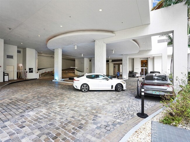 Building Photo - 1050 Brickell Ave