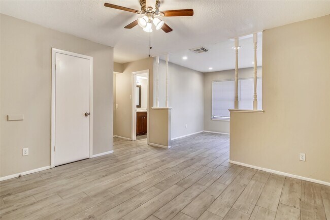 Foto del edificio - 10839 Sugar Hill Dr