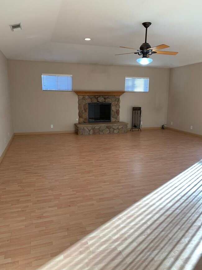 Foto del edificio - 19451 Salmon Ln
