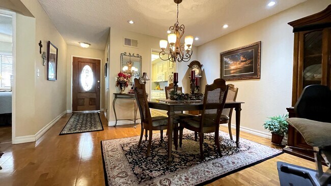 Foto del edificio - 6338 Whaley Dr