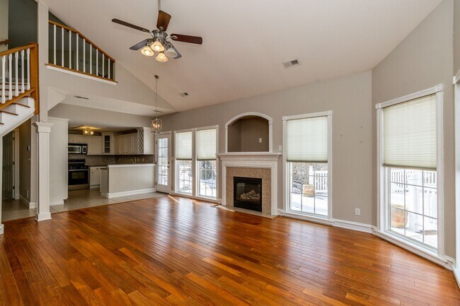 Building Photo - Beautiful 4 bedroom, 3 bathroom home locat...
