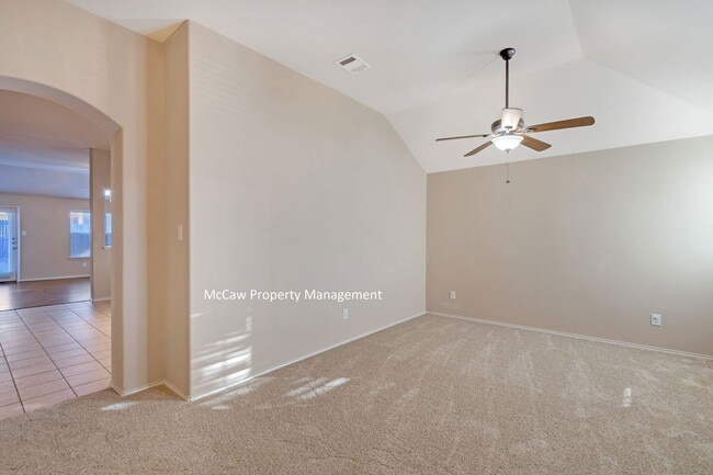 Foto del edificio - 9032 Heartwood Dr