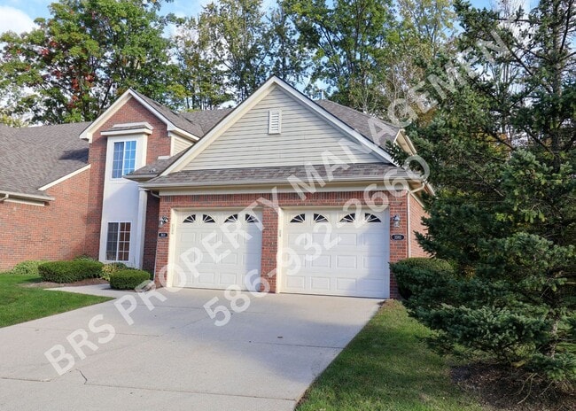 Building Photo - Ground Floor 2 BR, 2 BA condo with attached garage