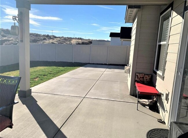 Foto del edificio - Newer Home in Kennewick, Great Location! Pets welcome!