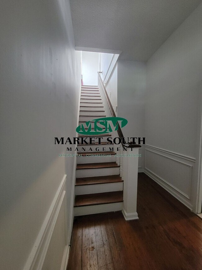 Foto del edificio - 210 E Anderson St