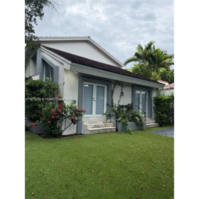 Foto del edificio - 3231 Salzedo St