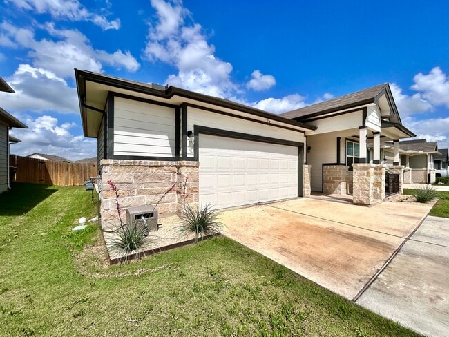 Foto del edificio - 401 Town Lk Bnd