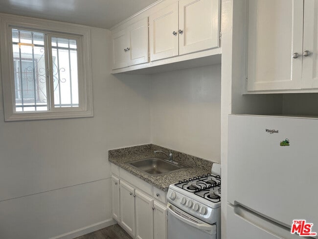Building Photo - 1620 S St Andrews Pl