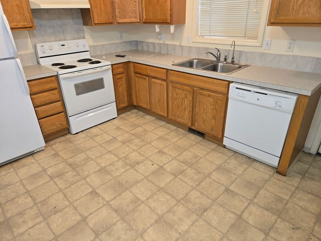 Building Photo - 656 SW 5th St