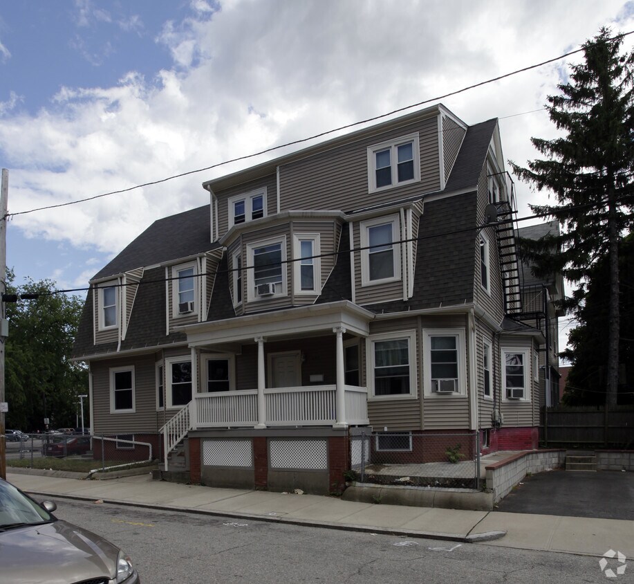 Building Photo - 499 Elmwood Ave
