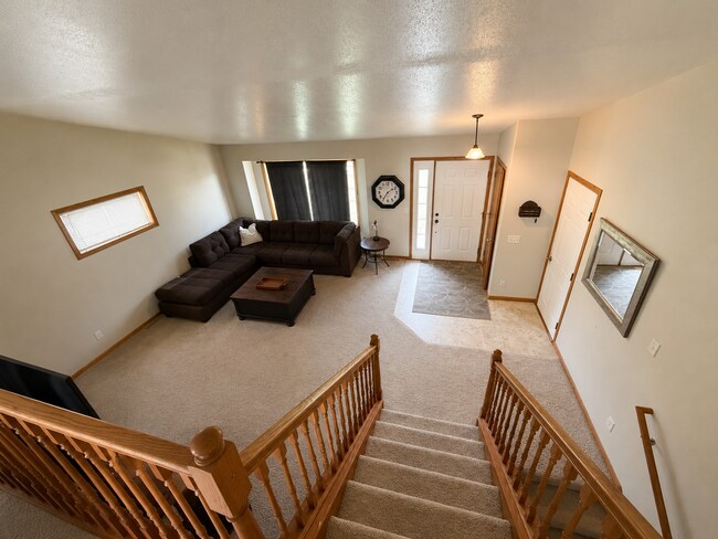 Foto del edificio - 4BR/2ba Tri-Level Home in Private West Side Neighborhood Near Sherman School