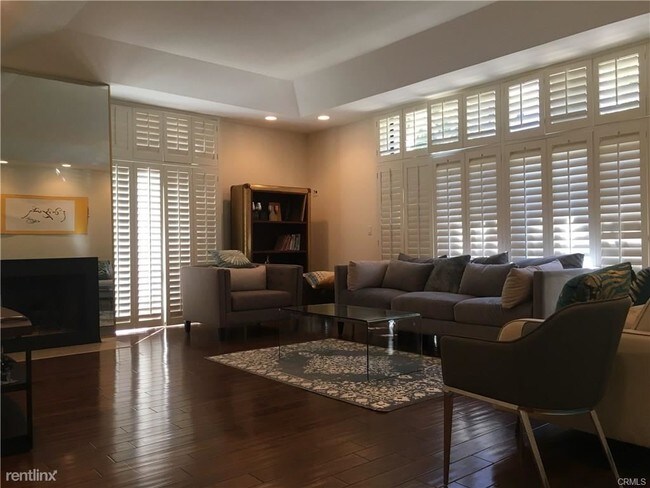 Foto del edificio - 3 br, 3 bath Condo - 330 S Reeves Dr Apt 101