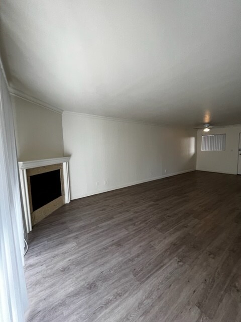 Building Photo - 15009 Moorpark St