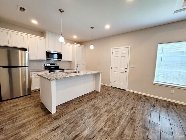 Building Photo - 3809 Las Vistas Ln