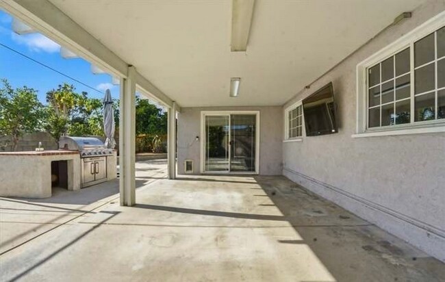 Foto del edificio - 10380 Hole Ave