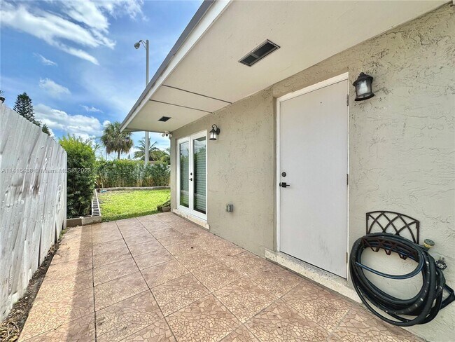Building Photo - 10303 NW 35th Pl