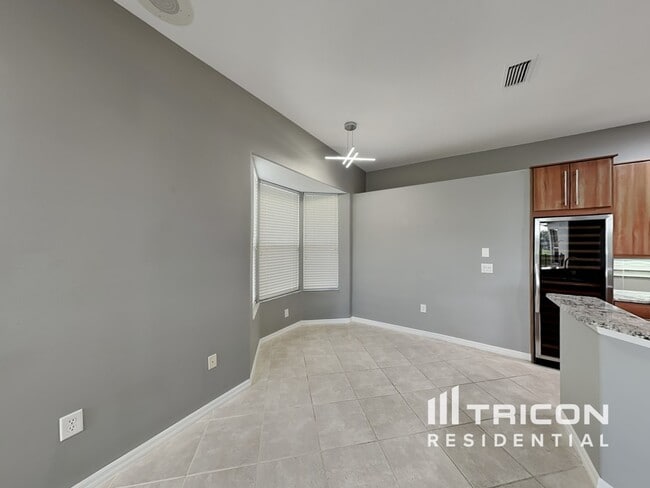 Building Photo - 10259 Silverado Cir