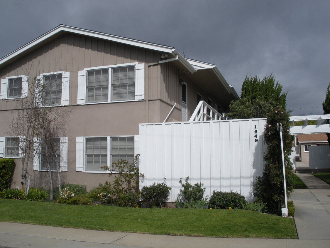 Primary Photo - 1649 E Maple Ave
