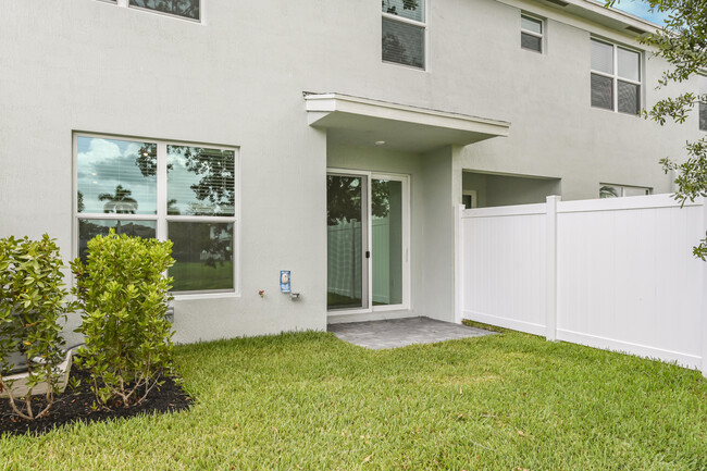 Foto del edificio - 4330 Pond Lily Ln