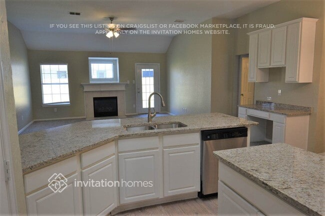 Building Photo - 2800 Lakeside Dr