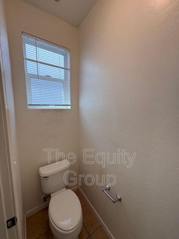 Foto del edificio - 3042 W Delta Ave