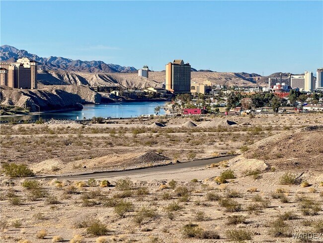 Foto del edificio - 2022 Merrill Ln