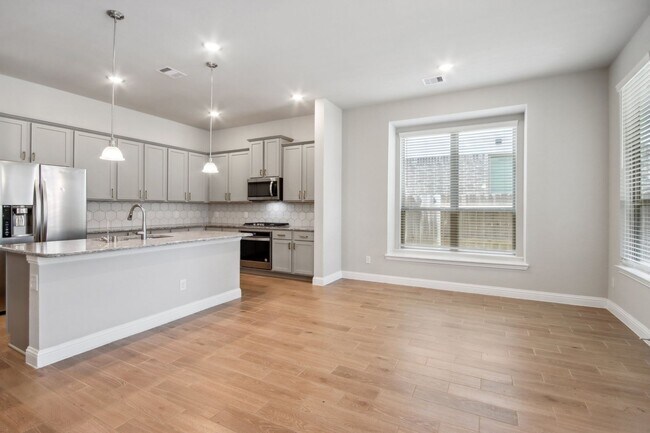 Foto del edificio - 4 Bedroom Single Family near I45 behind HE...