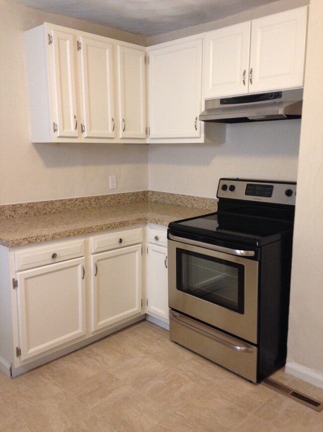 Building Photo - Single Family Home in Portsmouth