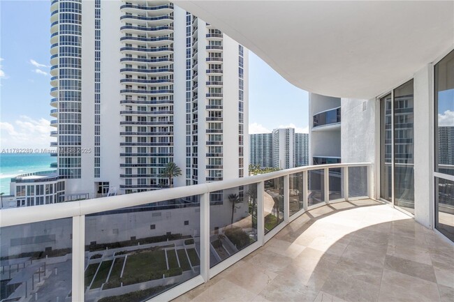Building Photo - 16001 Collins Ave