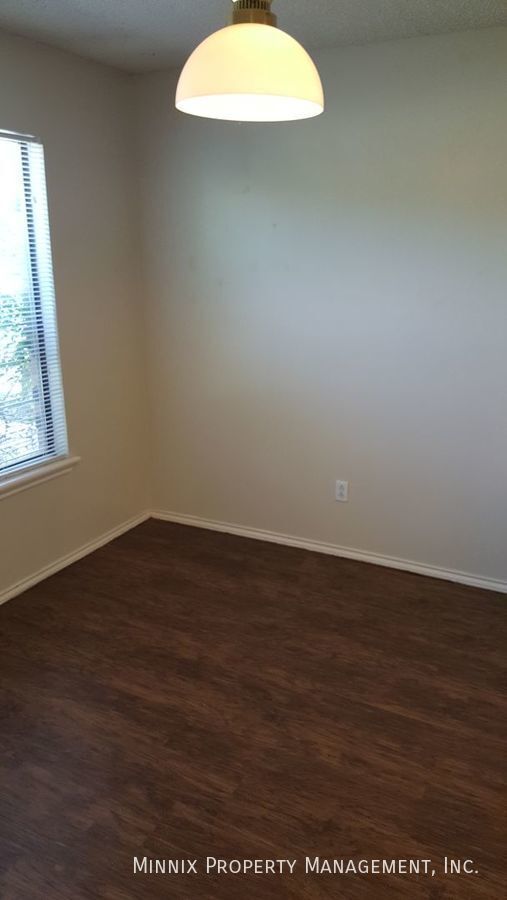 Foto del edificio - 9614 Elmwood Ave