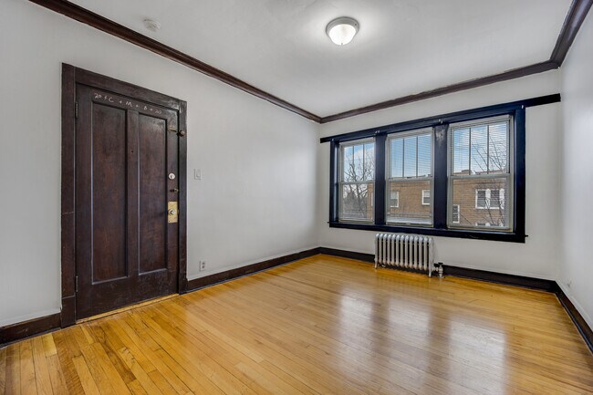 Foto del edificio - 4744 W Roscoe St