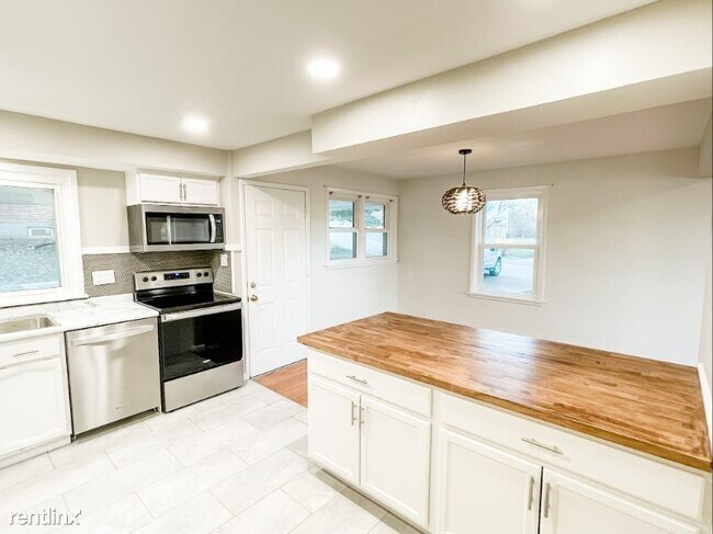 Foto del edificio - 5 br, 3 bath House - 8801 Glenwood Dr