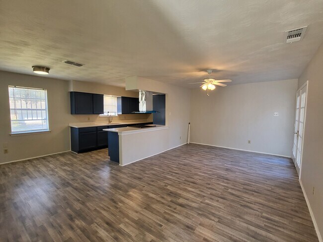 Building Photo - 9403 Fairhope Ave