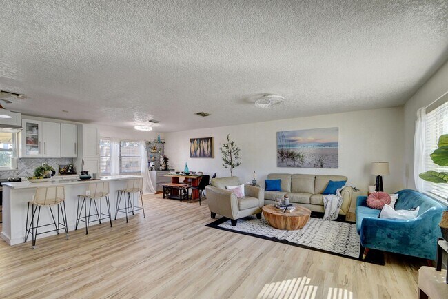 Building Photo - 5710 Driftwood St