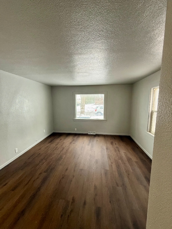 Building Photo - 406 Center Ave