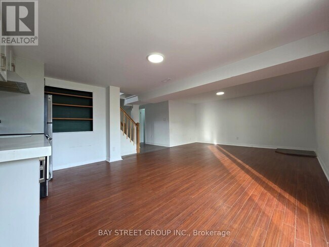 Photo du bâtiment - 882 Southdown Dr