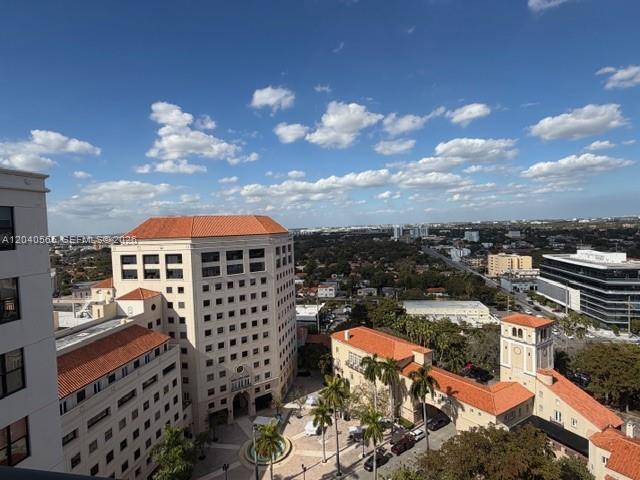 Foto del edificio - 888 Douglas Rd